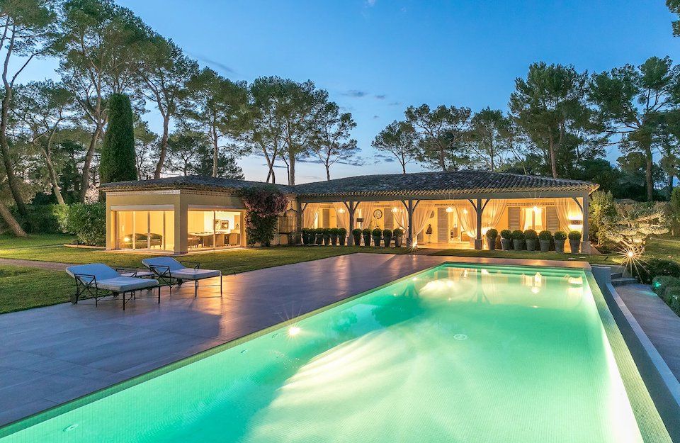 Swimming Pool Laws and Rules in France - All You Need to Know to Stay Safe 2026 | Beauchamp