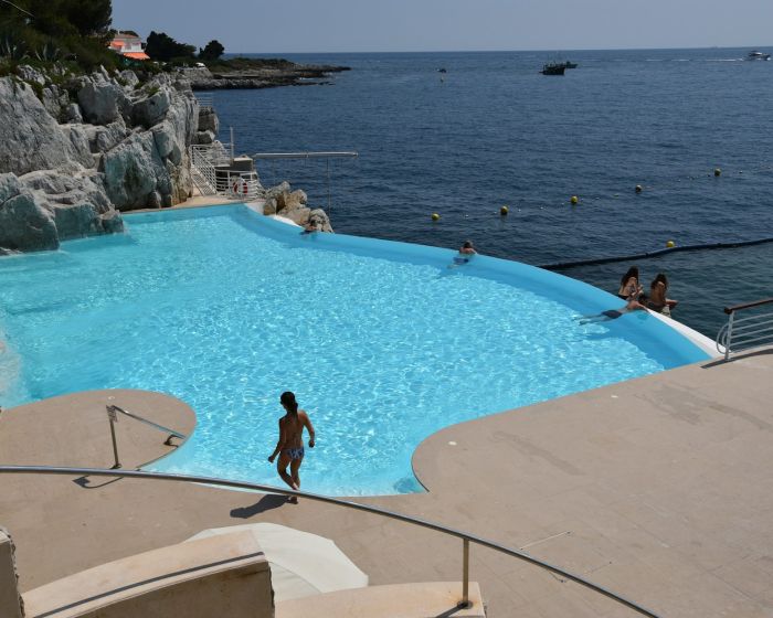 Swimming Pool Laws and Rules in France bg