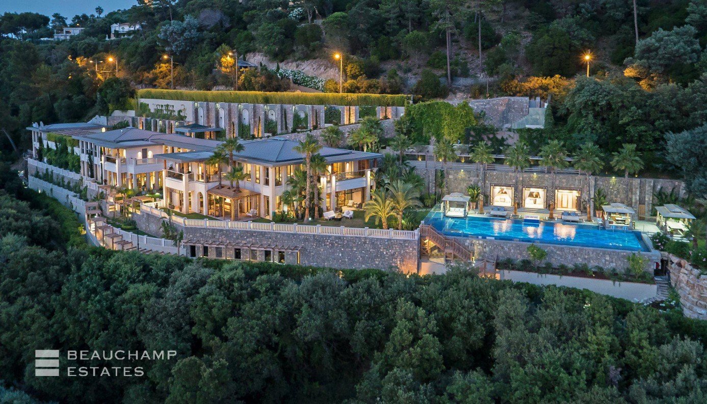 Villa Alang Alang - A Unique 8 Bedroom Luxury Holiday Property in Cannes