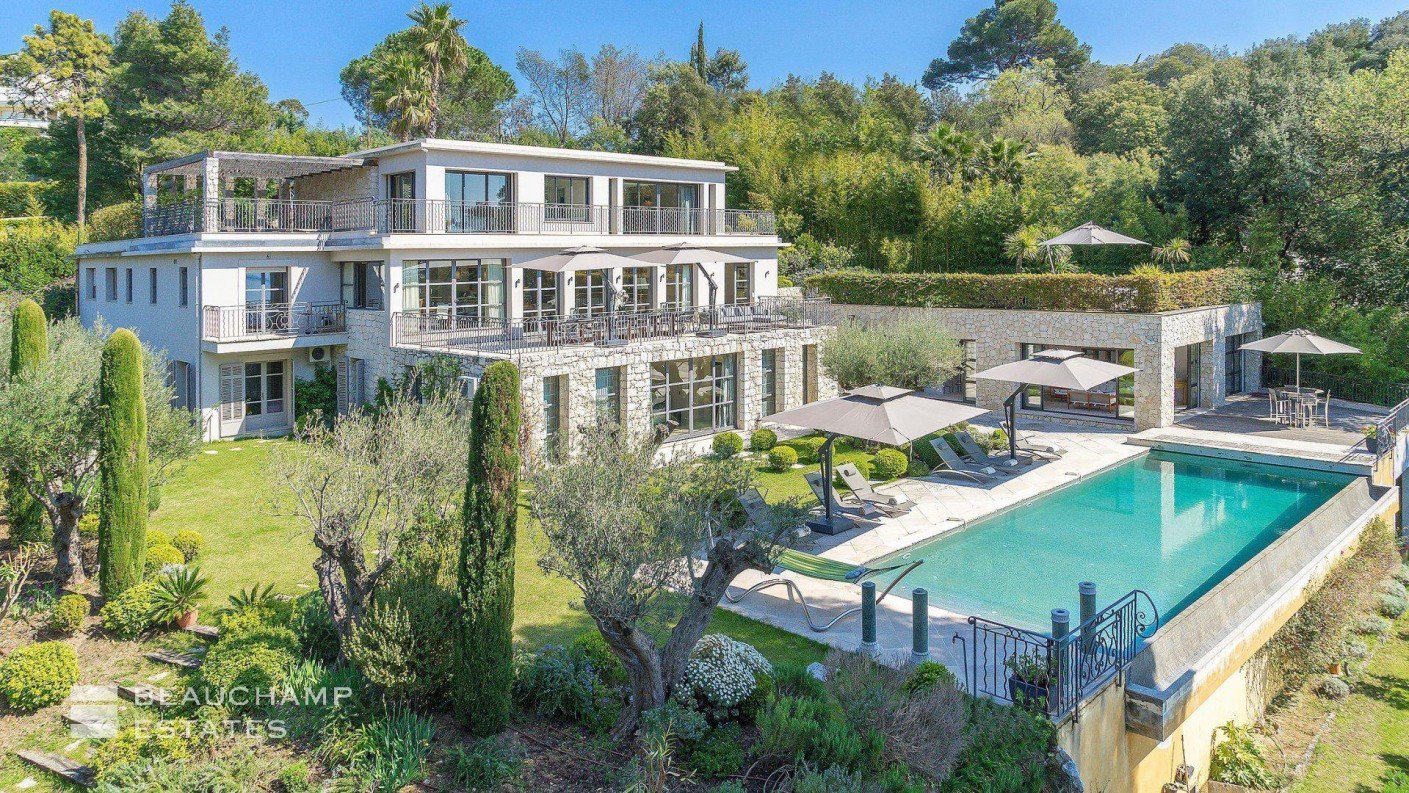 Magnificent 7 Bedroom Holiday Villa Set in the Hills around Super Cannes