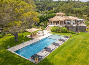 Les villas de luxe en location de vacances à Saint-Tropez : plages et sérénité 2026 | Beauchamp