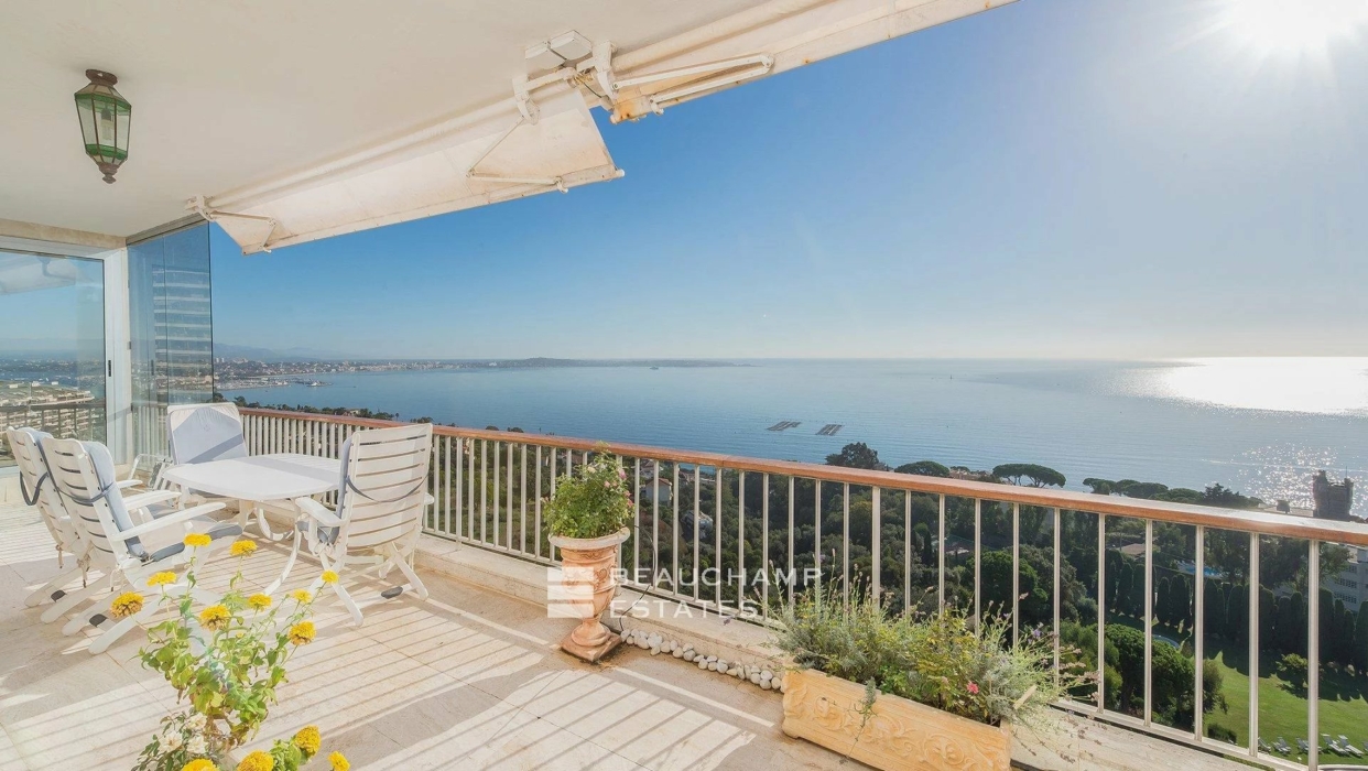 Penthouse avec 3 chambres et une splendide vue mer - Cannes Californie 2024