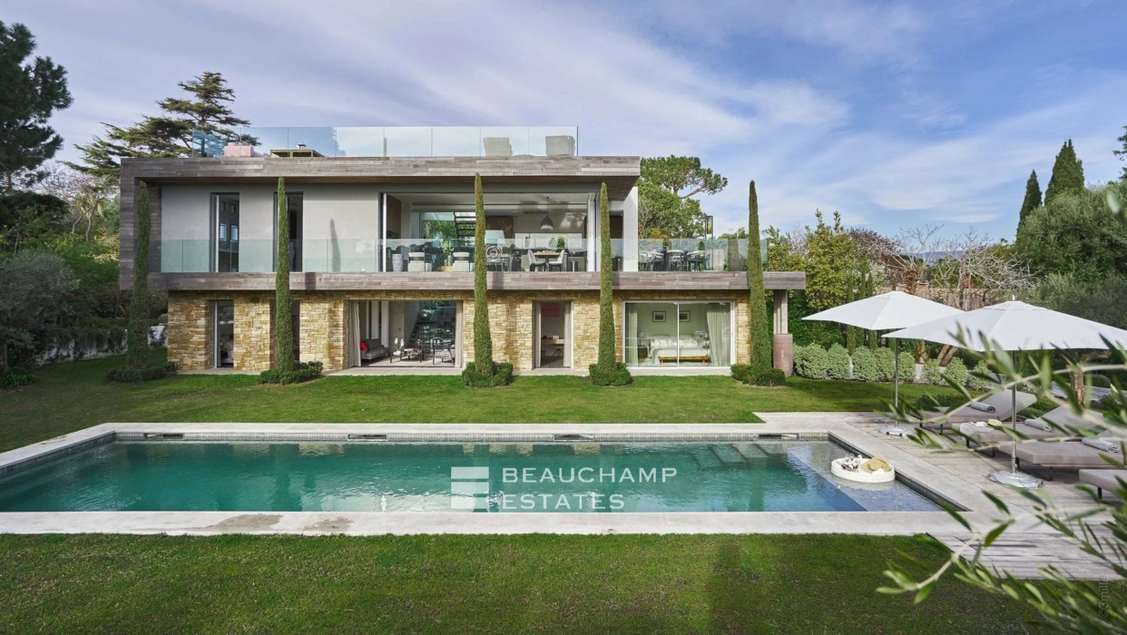 Magnificent contemporary 5-bedroom villa in the heart of Cap d'Antibes 2024