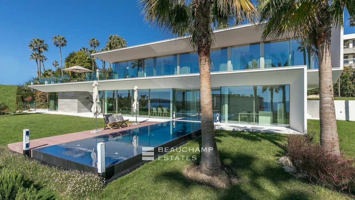 Superb contemporary 5-bedroom villa located in Cannes Californie 2024