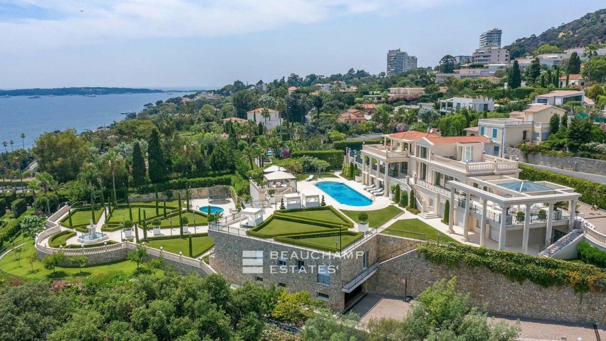 Splendid domain in classic style, with 8 bedrooms, located in the heights of Cannes 2024