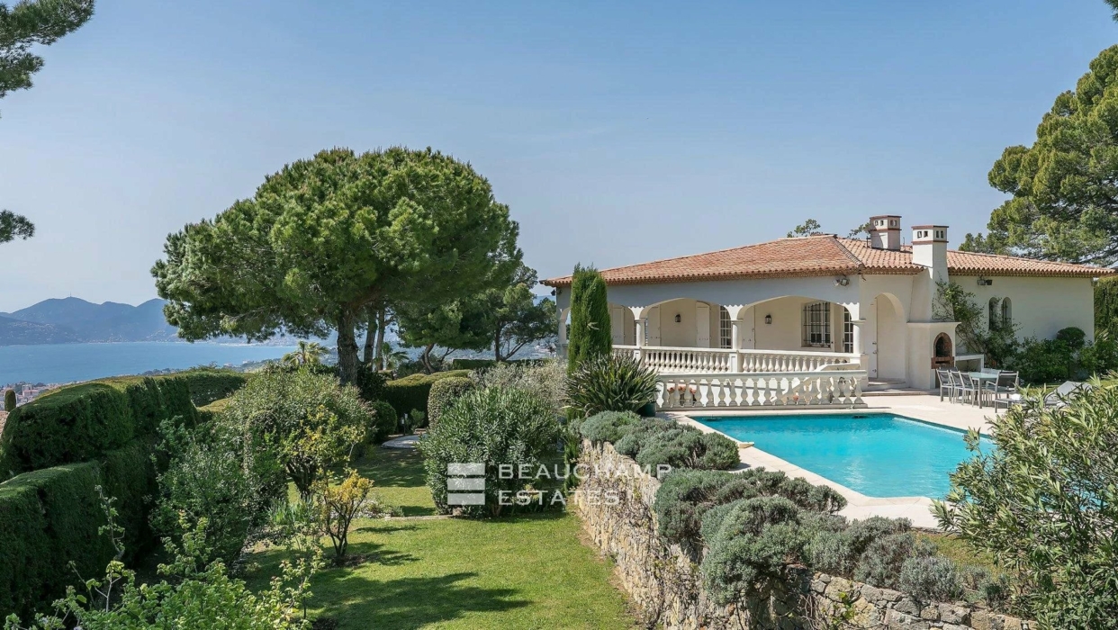 Provençal 4 Bedroom Holiday Villa in Cannes 2024