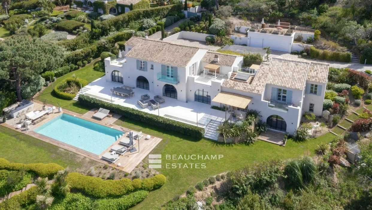 Luxury villa with sea view a few minutes from the center of Saint-Tropez 2024