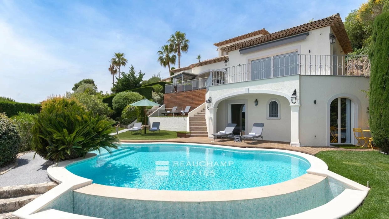 Wonderful modern villa located in Mandelieu with a sea view 2024