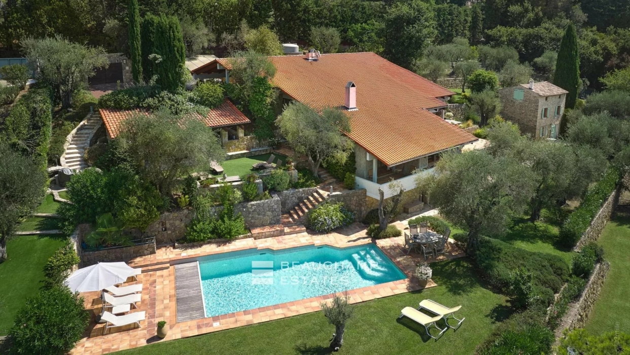 Sole Agent - Superb architect designed villa surrounded by nature near Mougins village 2024