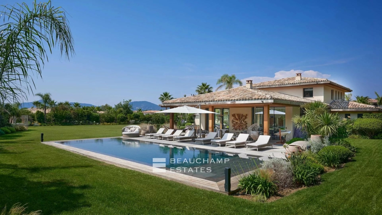 6 bedroom villa, in a private domain close to the beach and downtown Saint-Tropez 2024