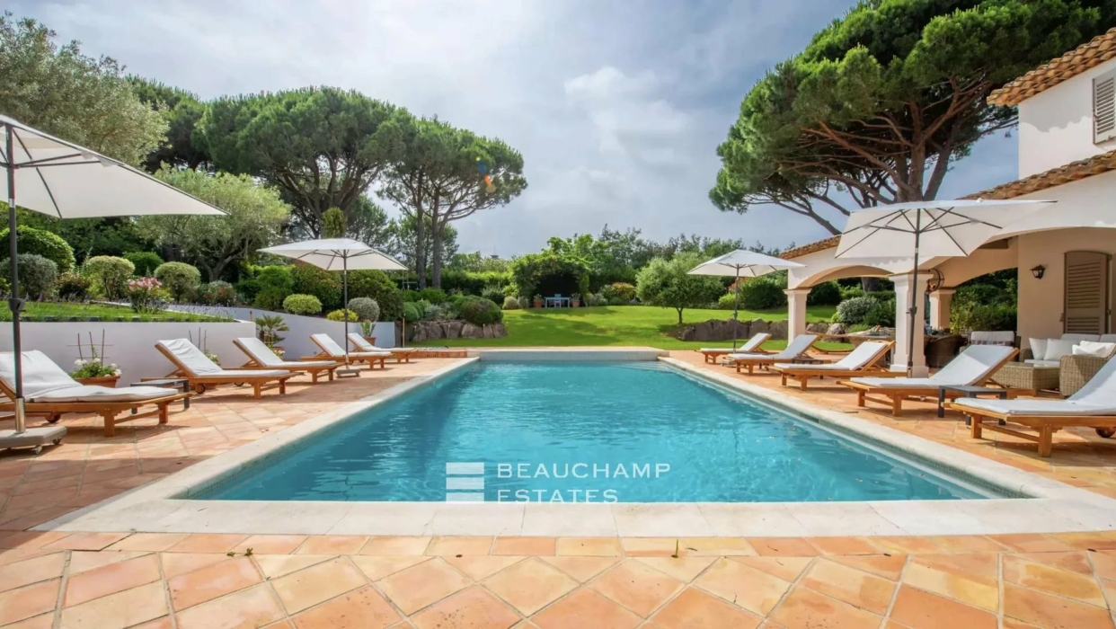 6 bedroom villa for rent, located in a prestigious private domain in Saint-Tropez 2024