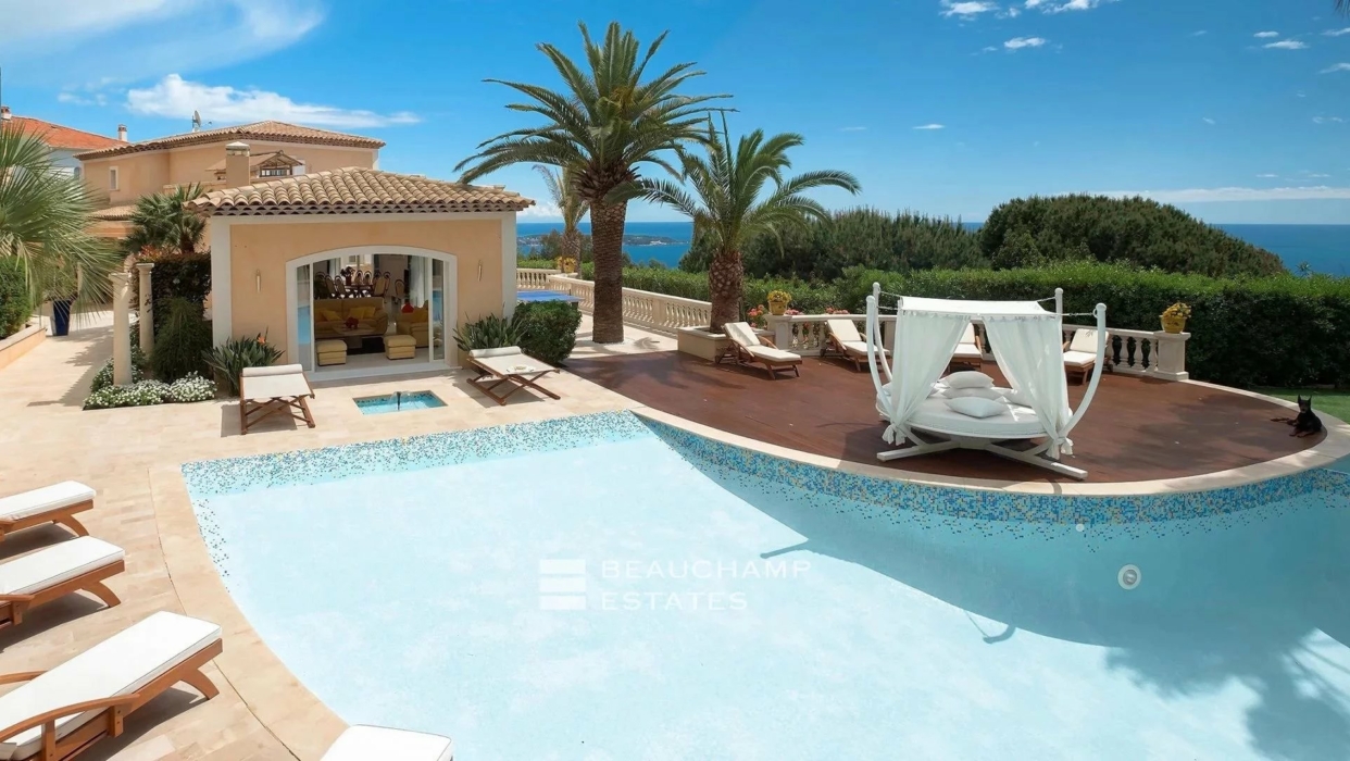 Jolie villa néo-provençale de 7 chambres sur les hauteurs de Cannes 2024