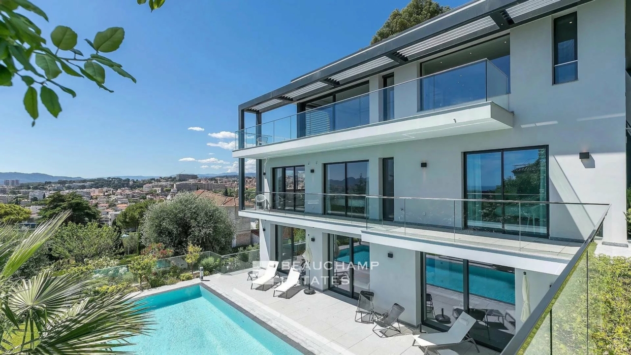 Stunning contemporary villa with 6 bedrooms near the center of Cannes 2024