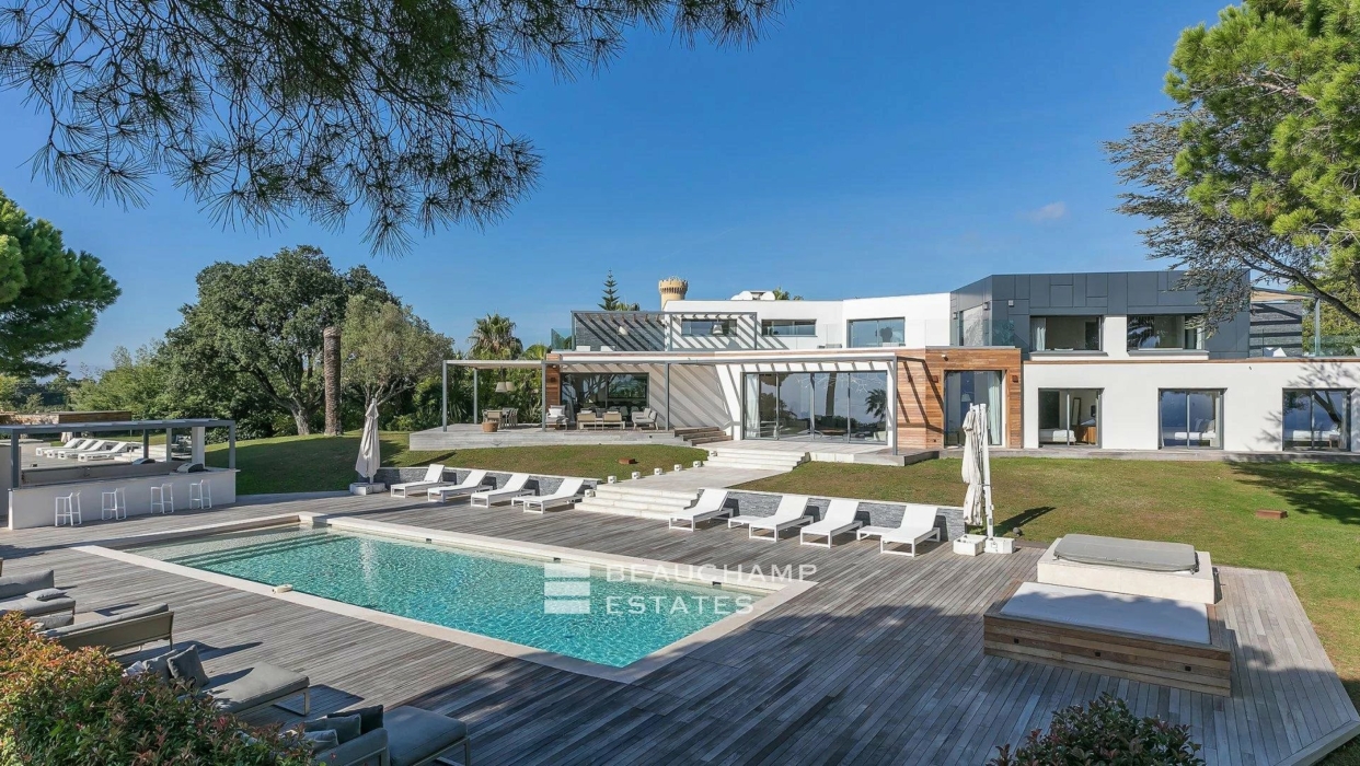 Luxurious 5 Bedroom Villa in Cannes with panoramic sea view 2024