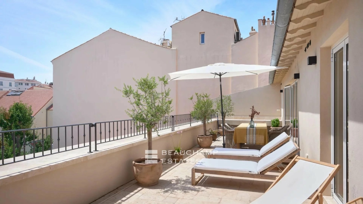 Lumineux appartement 3 chambres avec terrasses - Cannes Centre 2024