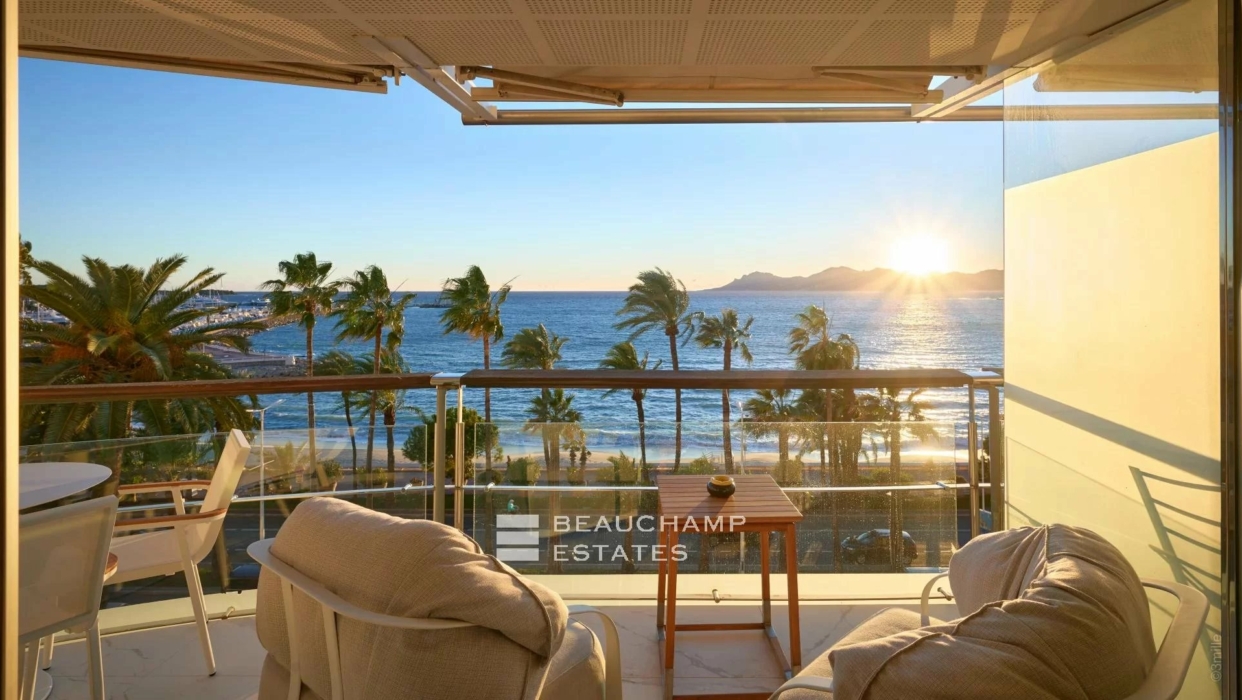 Cannes - Croisette Exceptional 2-bedroom flat fully renovated 2024