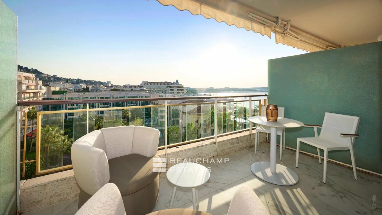 Cannes, Croisette - Appartement rénové 3 pièces vue mer 2024