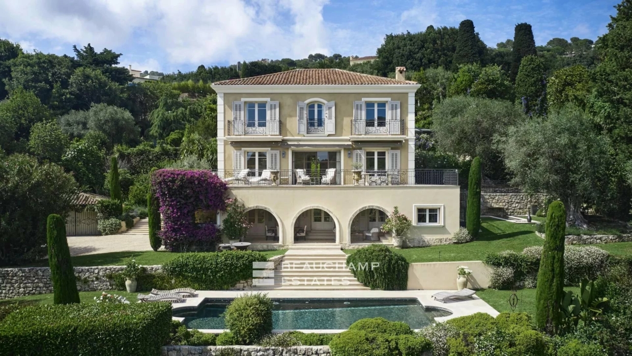 Stunning contemporary 5-bedroom villa with panoramic sea views 2024