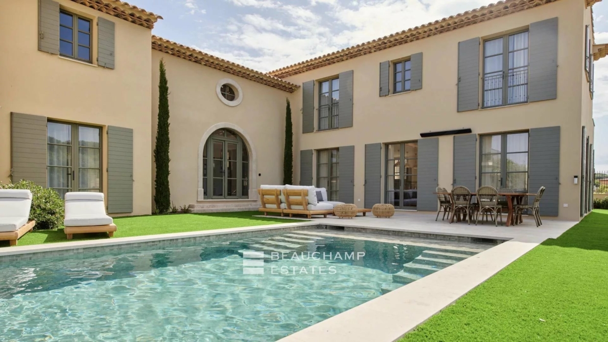 Prestigious Villa near the center of Saint-Tropez 2024