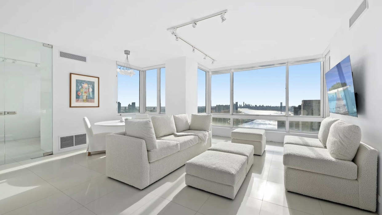 Stunning apartment with Panoramic Views in Lennox Hill 2024
