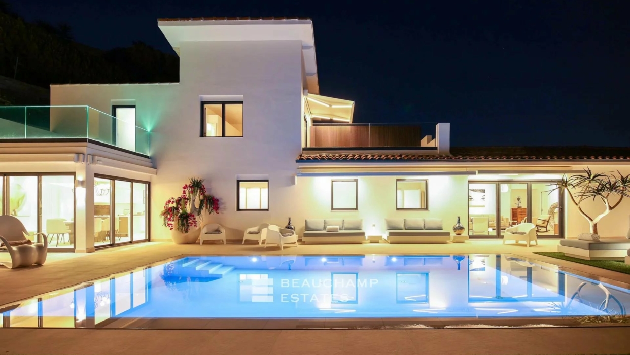 Modern 4-bedroom villa with sea view near the city center of Cannes 2024
