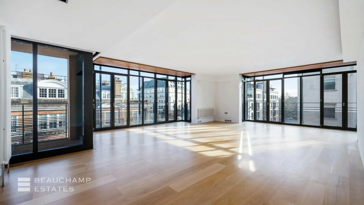 A large sixth-floor apartment in the heart of Mayfair 2024