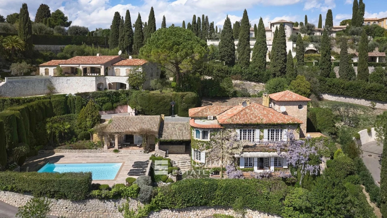 Stunning panoramic sea view in the heart of Mougins 2024