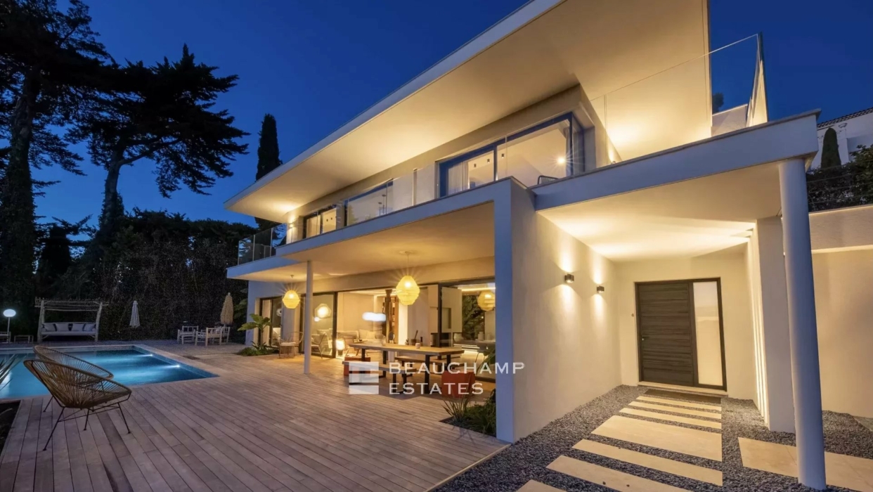 Cozy modern 4-bedroom villa in the hills of Cannes 2024