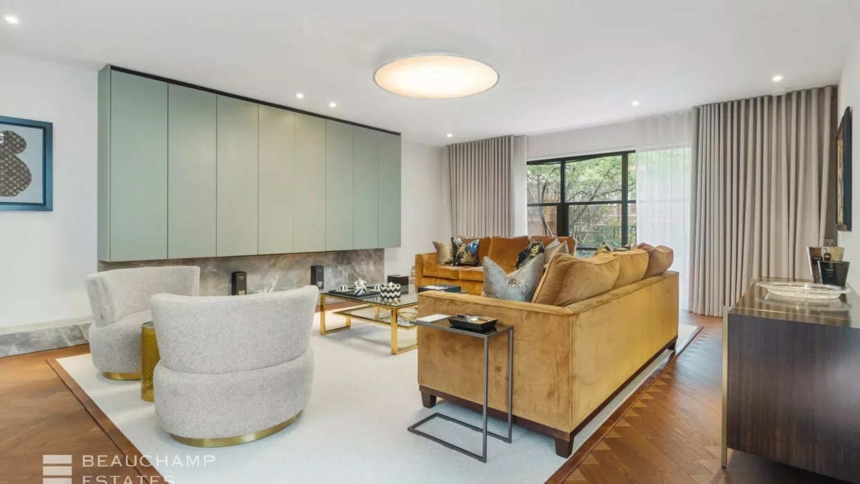 A stunning dual aspect apartment moments from Regent's Park 2024