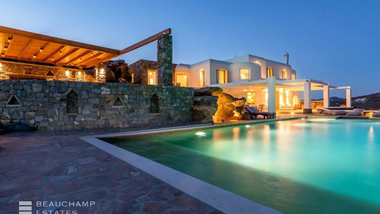 Villa Finezza | A luxury property overlooking the sandy beach of Elia 2024