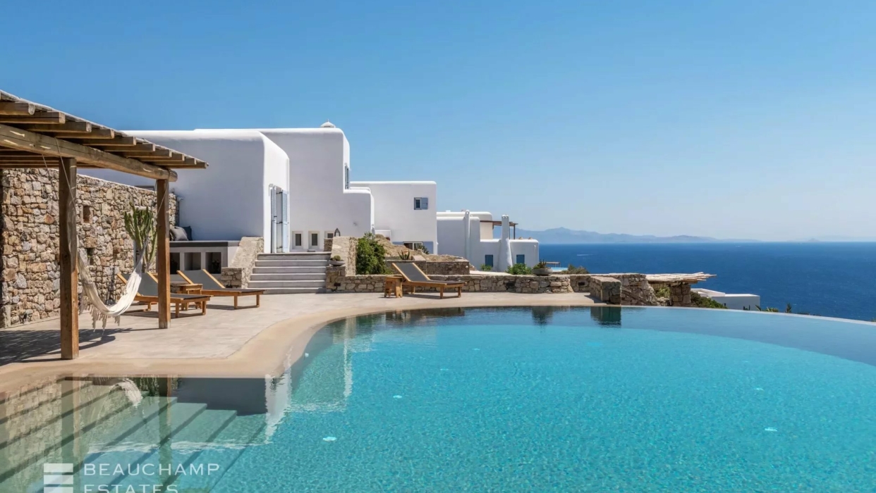 A Beautiful and luxurious 8 bedroom Villa in Agios Lazaros 2024