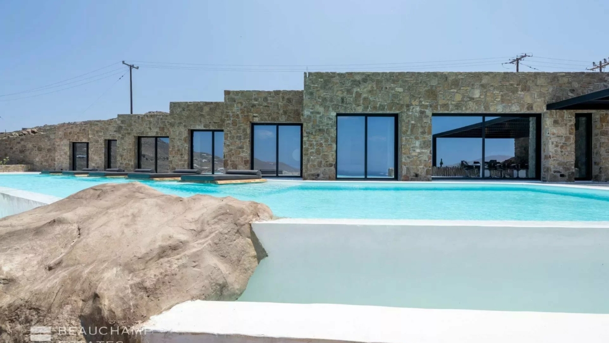 A luxurious property overlooking Ftelia beach 2024
