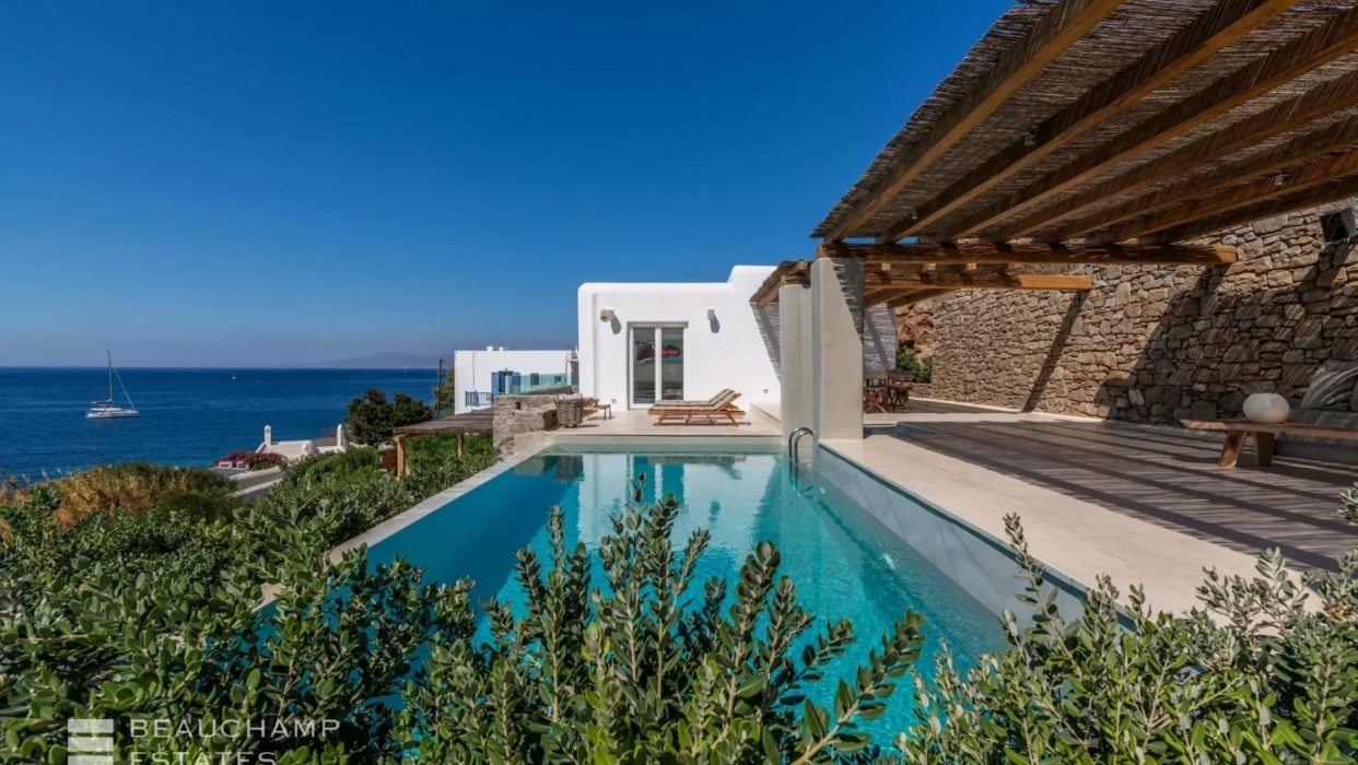 A stylish villa faces Megali Ammon beach 2024