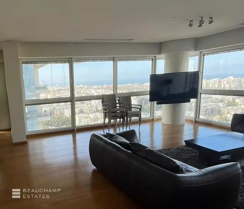 Outstanding Three Bedroom Apartment in Luxury Tower 2024