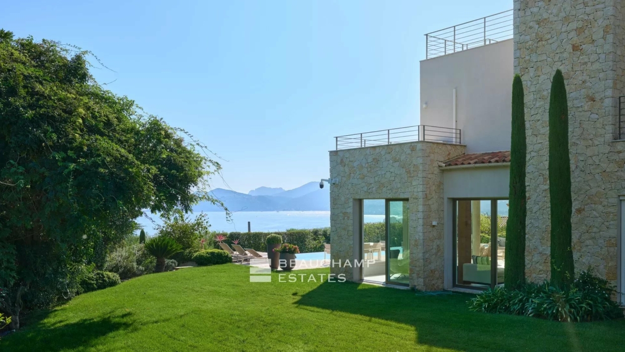 Panoramic Sea View Villa in Cannes 2024