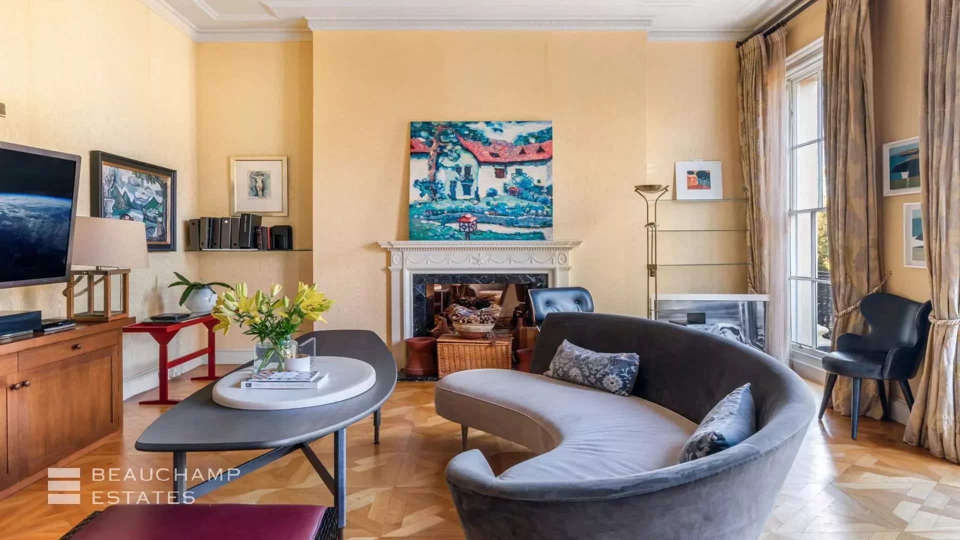 An open plan, one bedroom, first floor apartment with a beautiful terraces overlooking Regent's Park. 2024