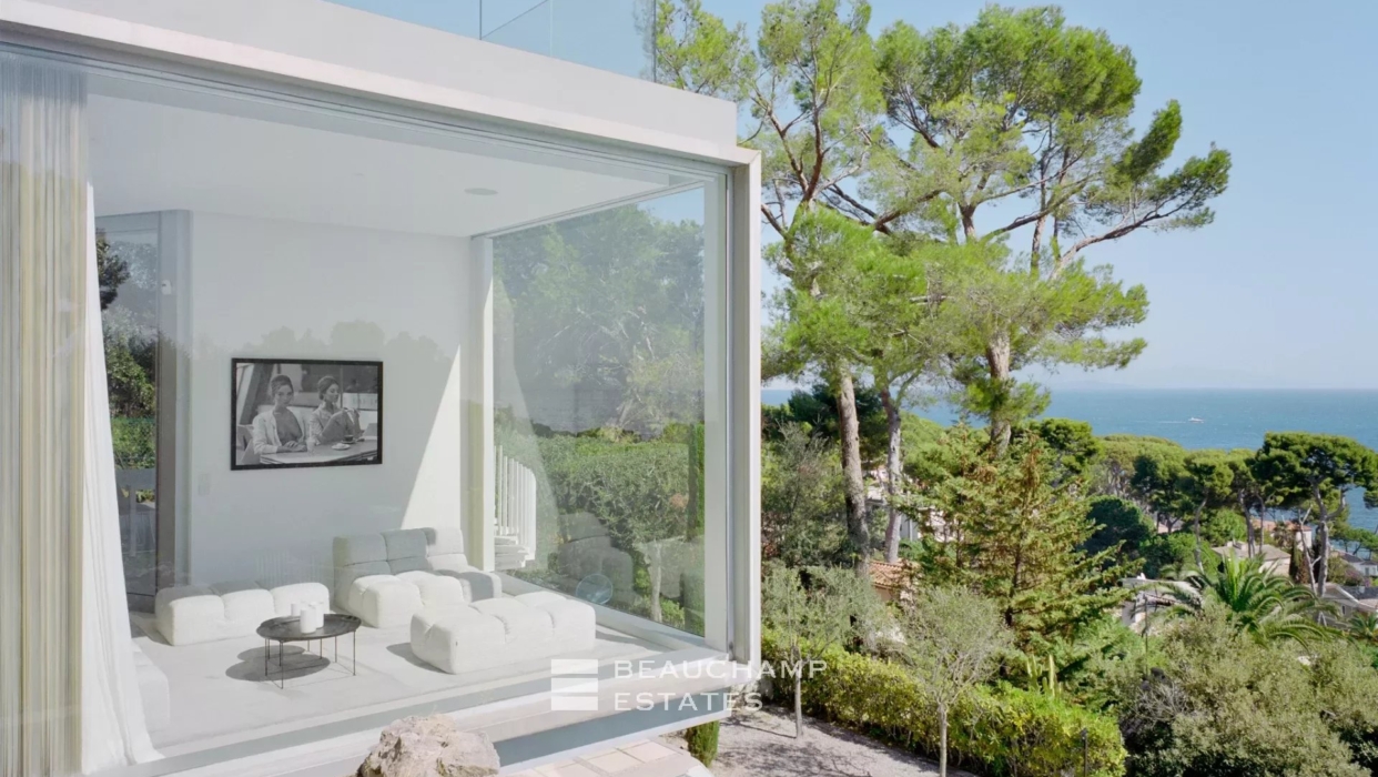 Prestigious 5-bedroom architect-designed villa offering a panoramic view of Cap d'Antibes 2024