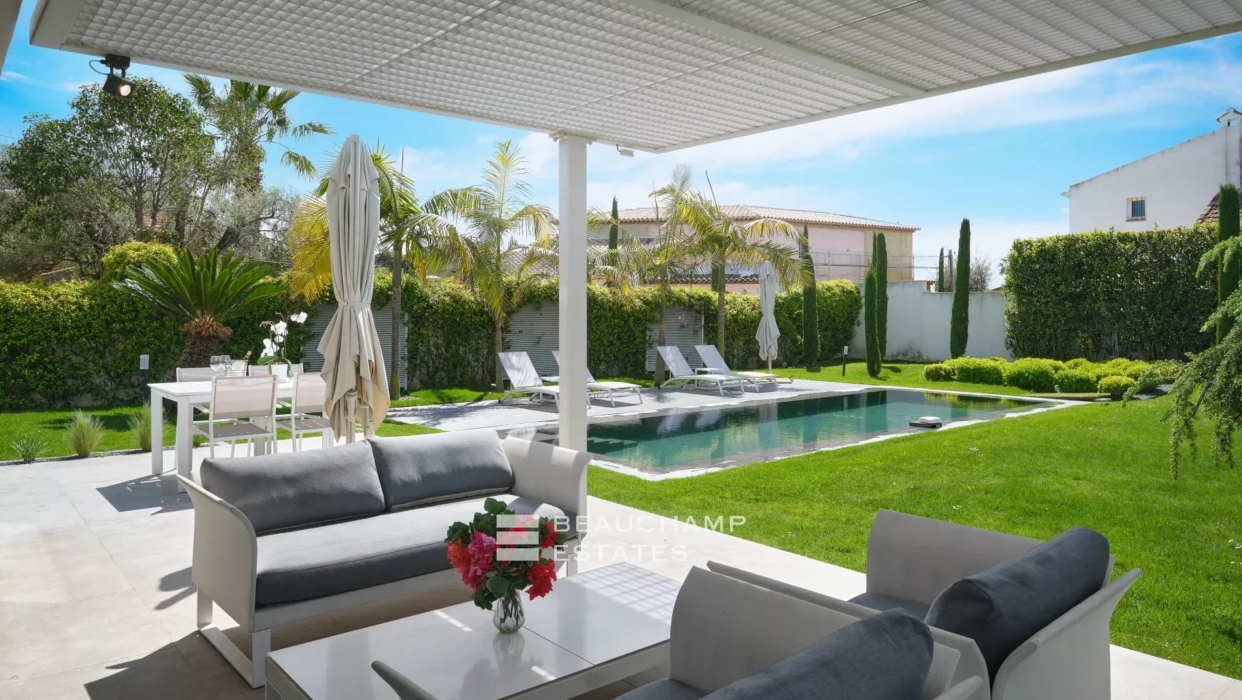 Beautiful contemporary 5-bedroom villa near the beach in Cap d'Antibes 2024