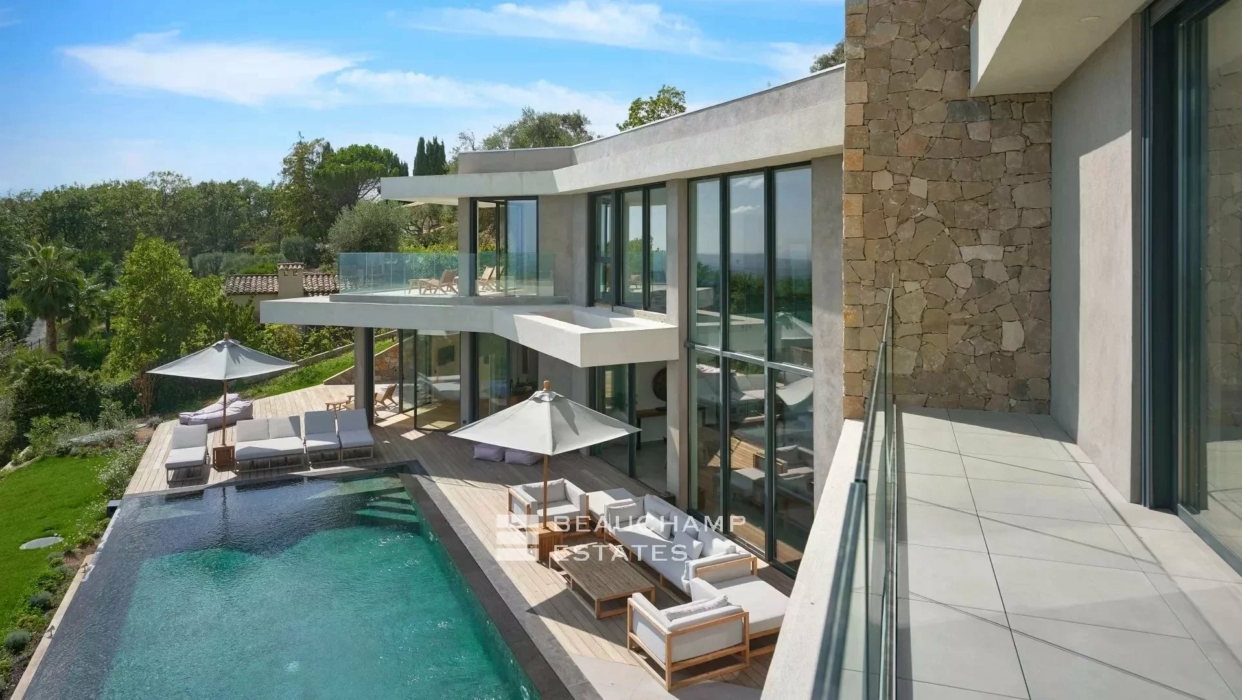 Magnifique Villa Contemporaine avec Vue Mer à Vence 2024