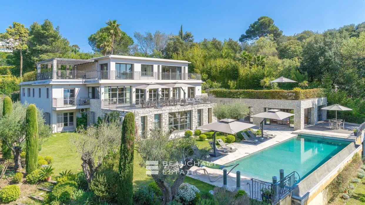 Beautiful modern villa with 6 bedrooms in the hills of Super Cannes 2024