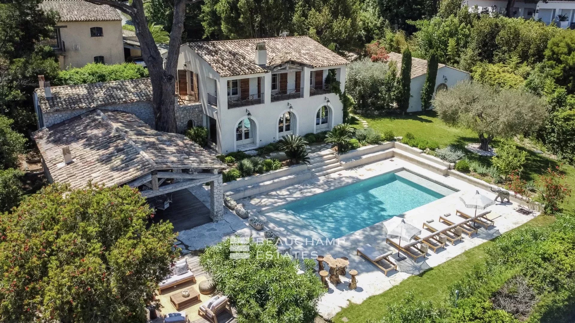 Beautiful villa 6 bedrooms near the center of Saint-Tropez 2024