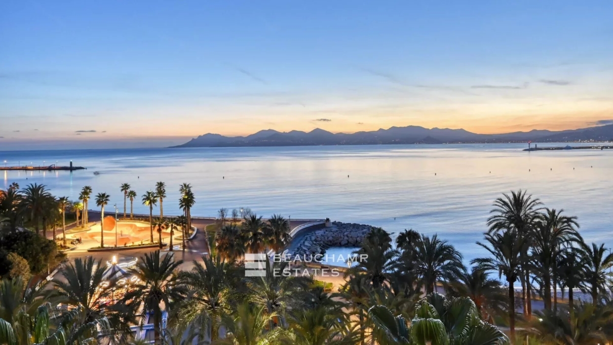 CANNES CROISETTE - 2 BEDROOM APARTMENT WITH PANORAMIC SEA VIEW 2024