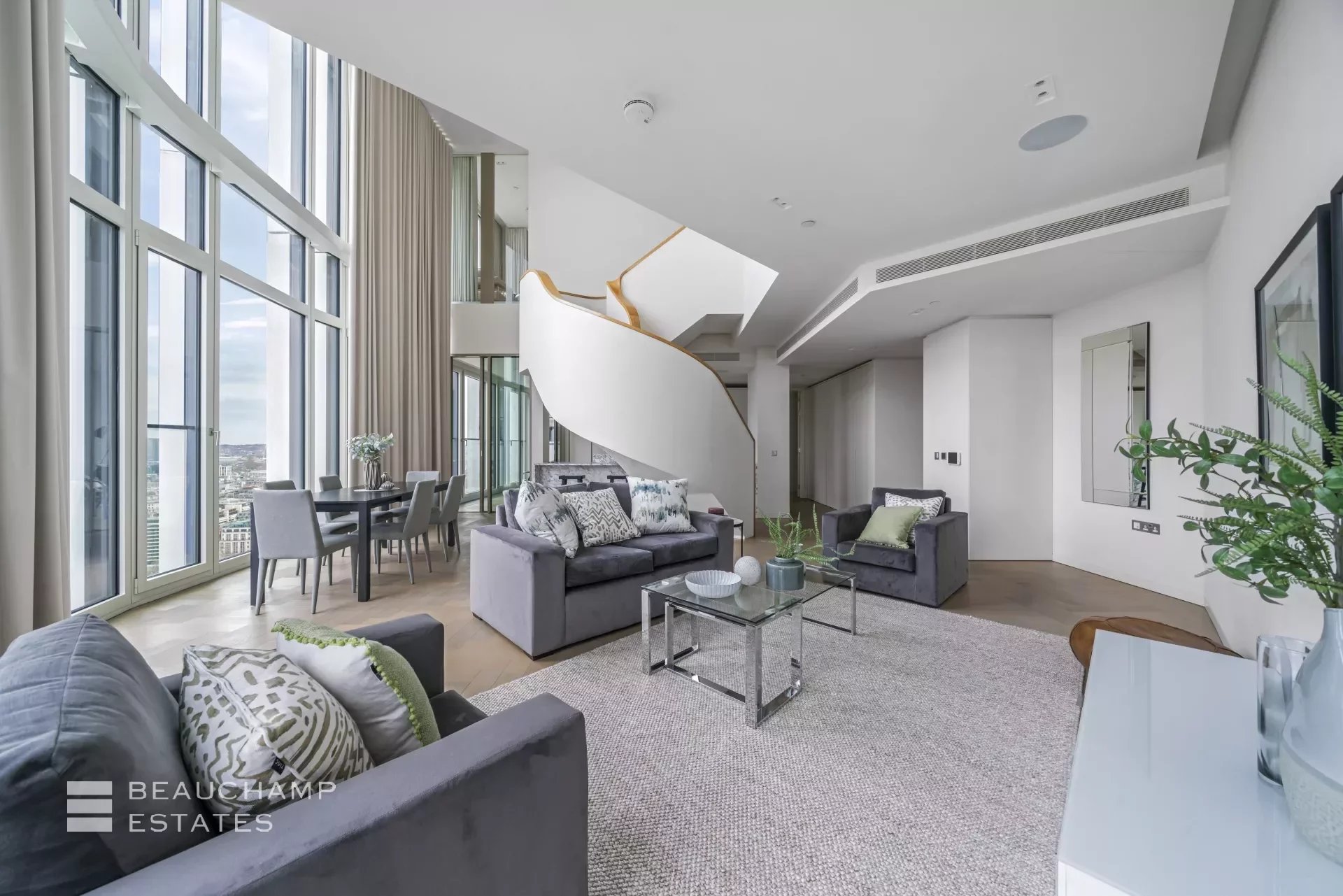 Stunning open plan and bright duplex apartment with city views 2024