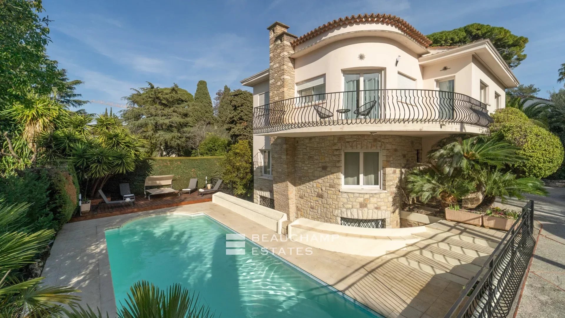 Lovely renovated 5-bedroom villa in the heart of Cannes 2024