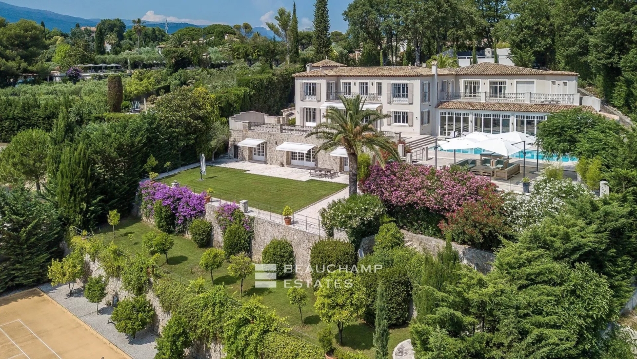 Outstanding Provençale Villa Overlooking the Hills of Grasse 2024