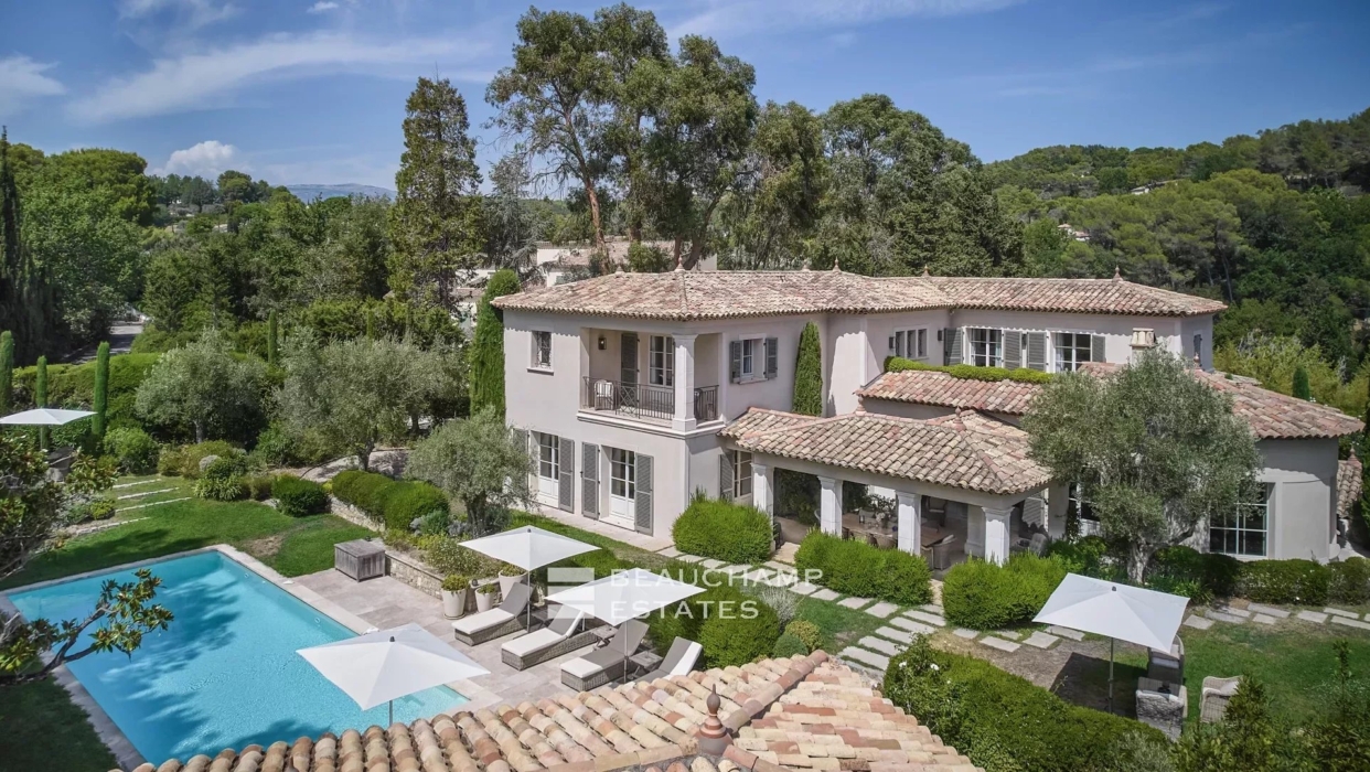 Beautifully renovated 6-bedroom Provencal mas in the heart of Mougins 2024