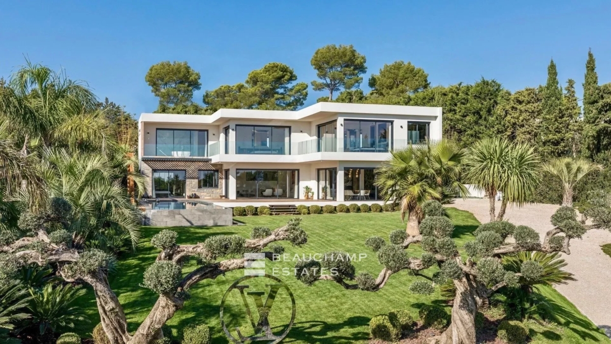 Modern 5-bedroom villa located in the heart of Mougins 2024