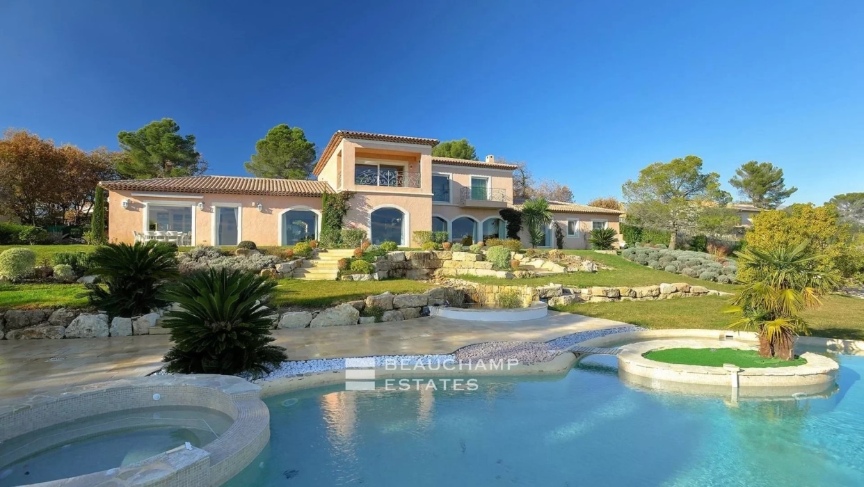 Lovely 6-bedroom villa with pool, cinema, and spa in Mougins 2024