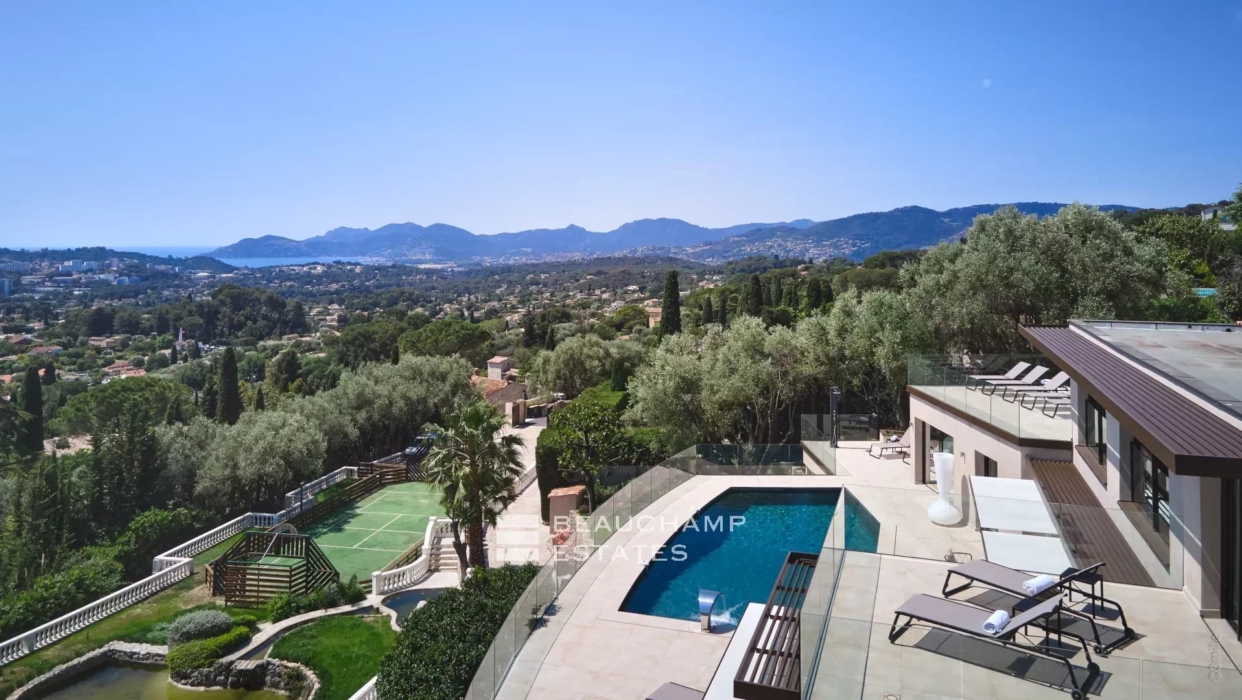 Superb contemporary villa with 8 bedrooms within walking distance of Mougins Village 2024