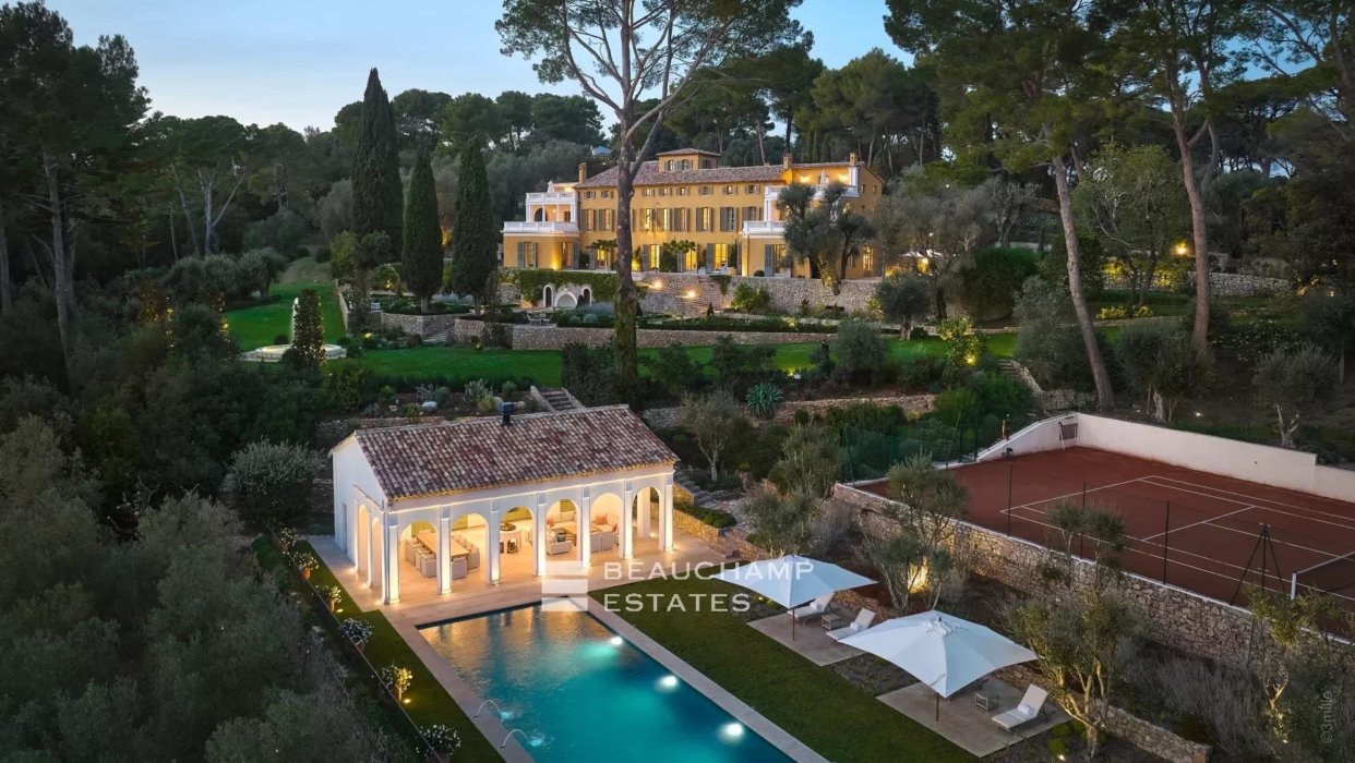 Sumptuous Château with a vast private estate in Mougins 2024